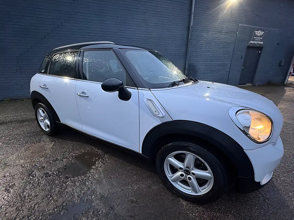 Used 2013 MINI Countryman Cooper White - Interior and Exterior details 5