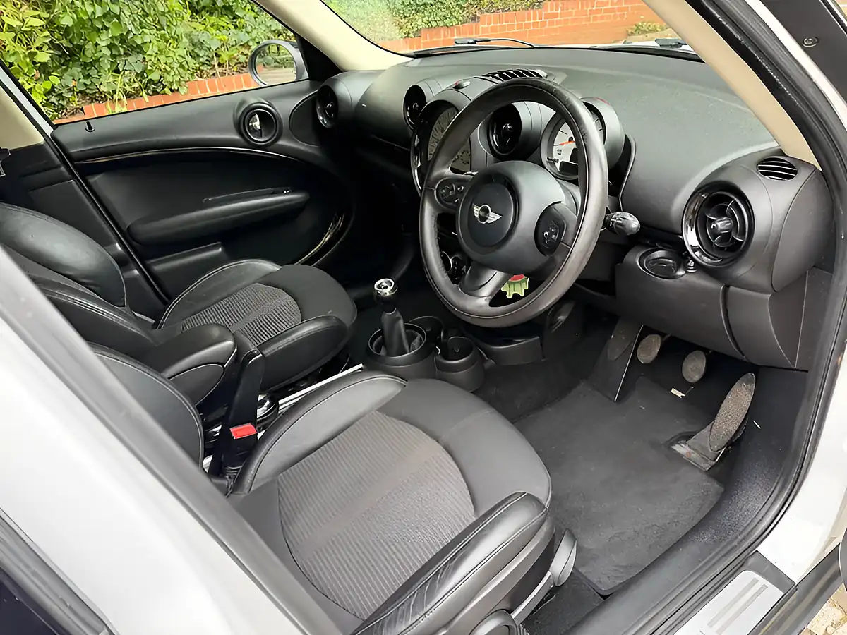 Used 2013 MINI Countryman Cooper White - Interior and Exterior details 11