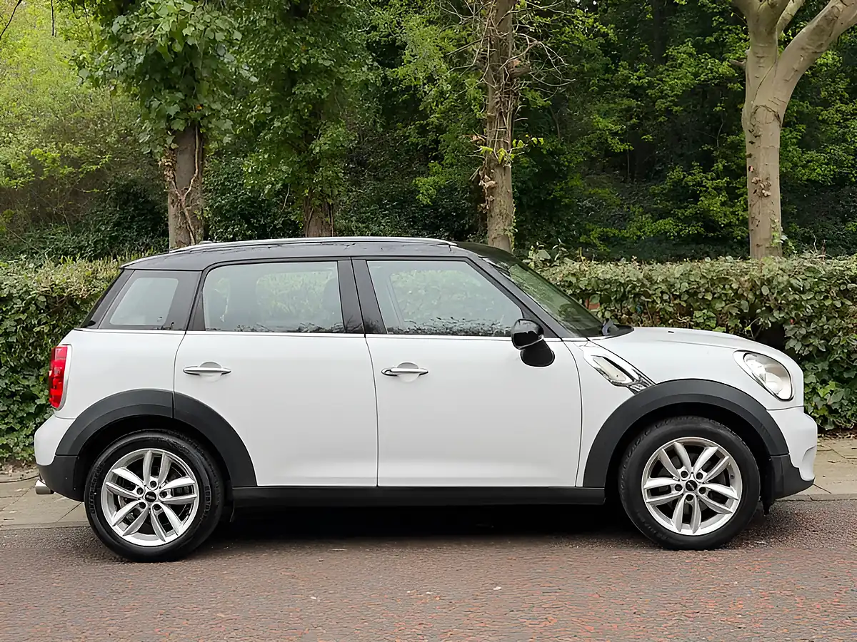 Used 2013 MINI Countryman Cooper White - Interior and Exterior details 6