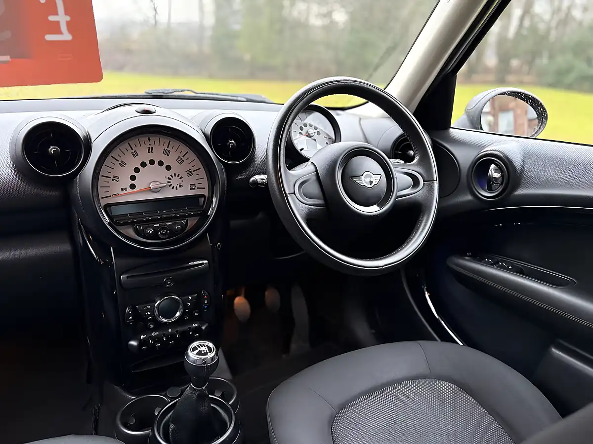 Used 2013 MINI Countryman One Black - Interior and Exterior details 13