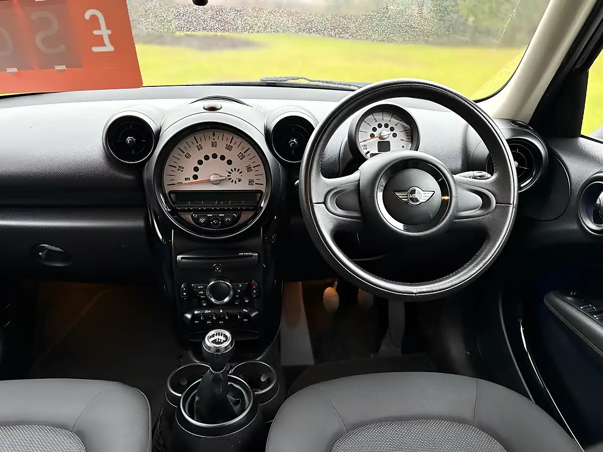 Used 2013 MINI Countryman One Black - Interior and Exterior details 14