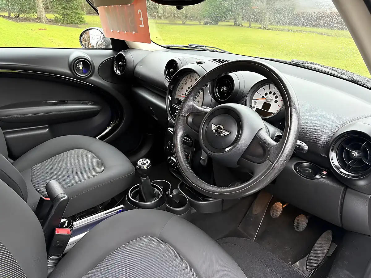 Used 2013 MINI Countryman One Black - Interior and Exterior details 15