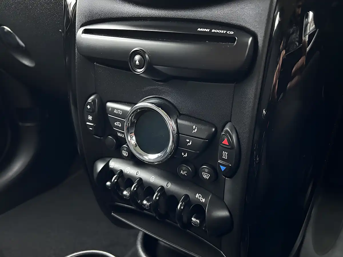 Used 2013 MINI Countryman One Black - Interior and Exterior details 17