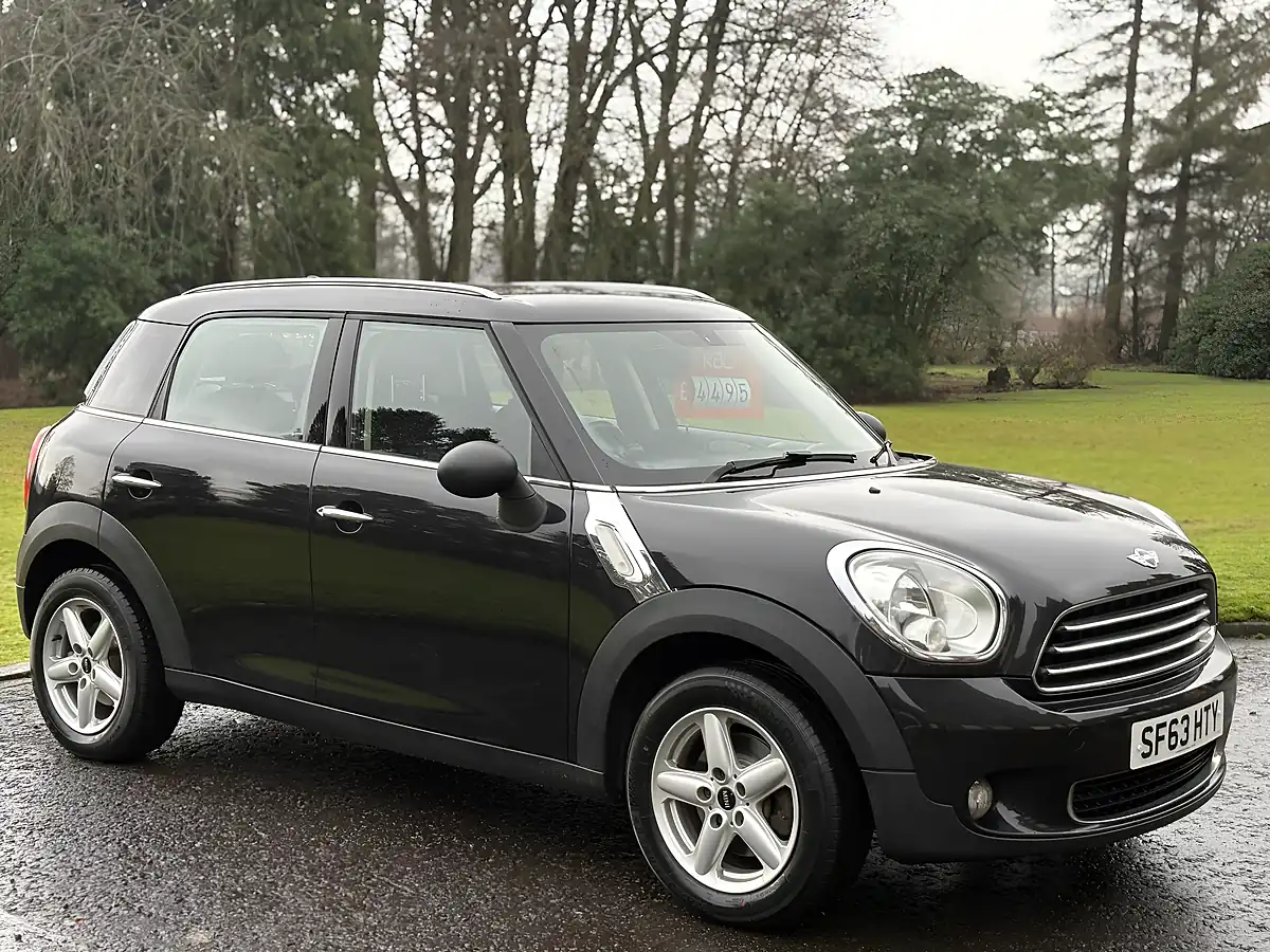 Used 2013 MINI Countryman One Black - Interior and Exterior details 4