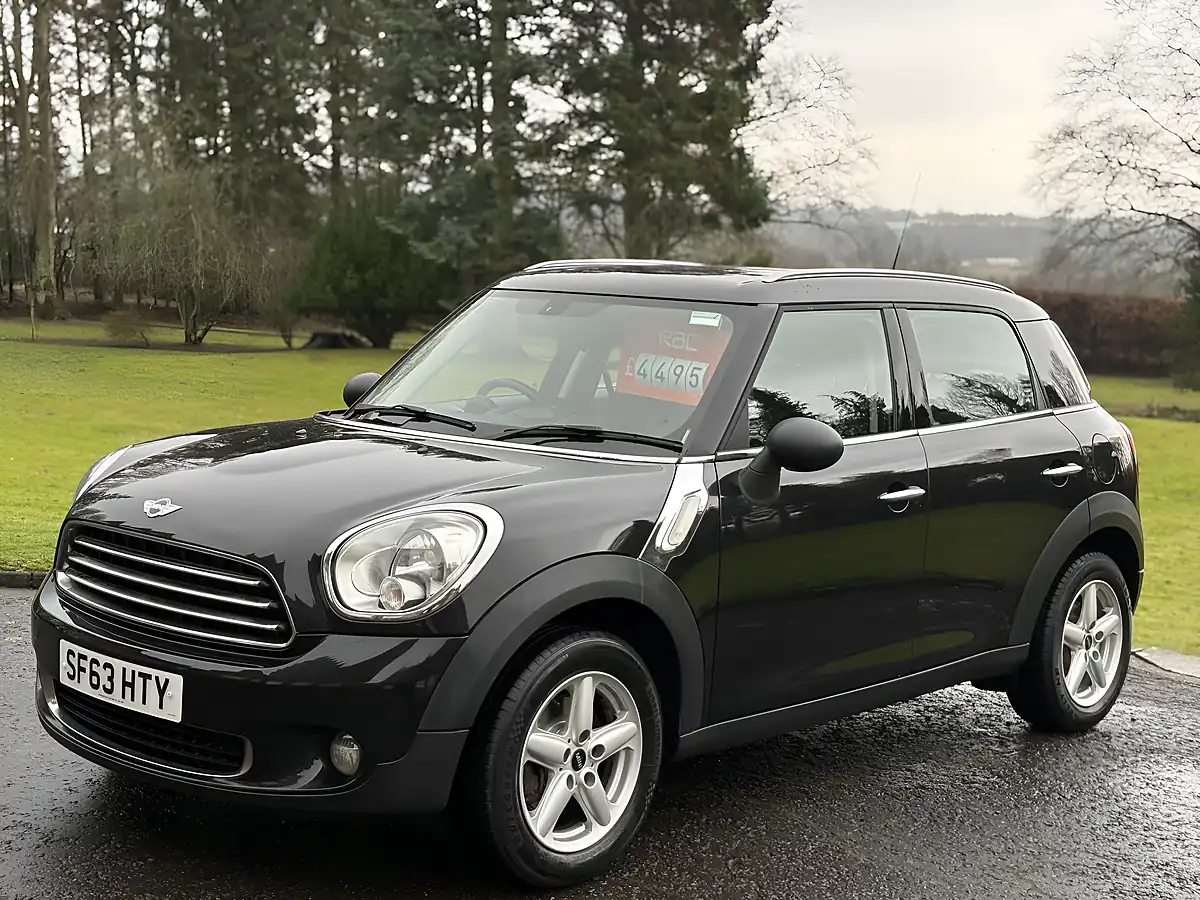 Used 2013 MINI Countryman One Black - Interior and Exterior details 7