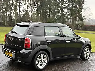 Used 2013 MINI Countryman One Black - Interior and Exterior details 9