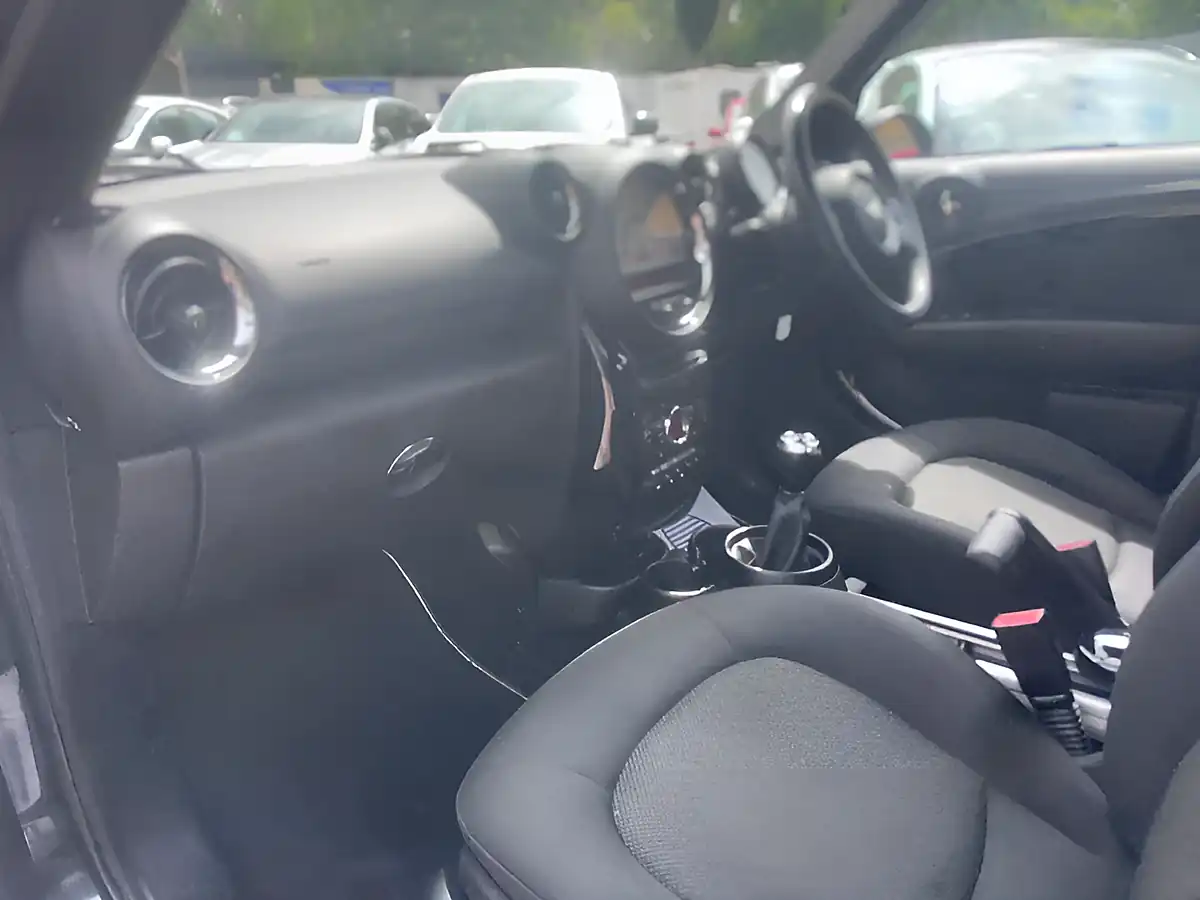 Used 2013 MINI Countryman One Black - Interior and Exterior details 10