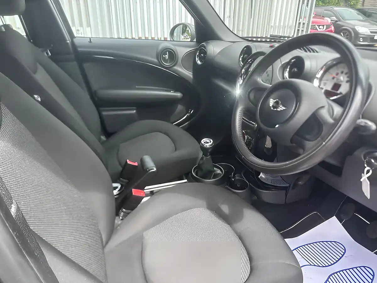 Used 2013 MINI Countryman One Black - Interior and Exterior details 13