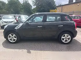 Used 2013 MINI Countryman One Black - Interior and Exterior details 6