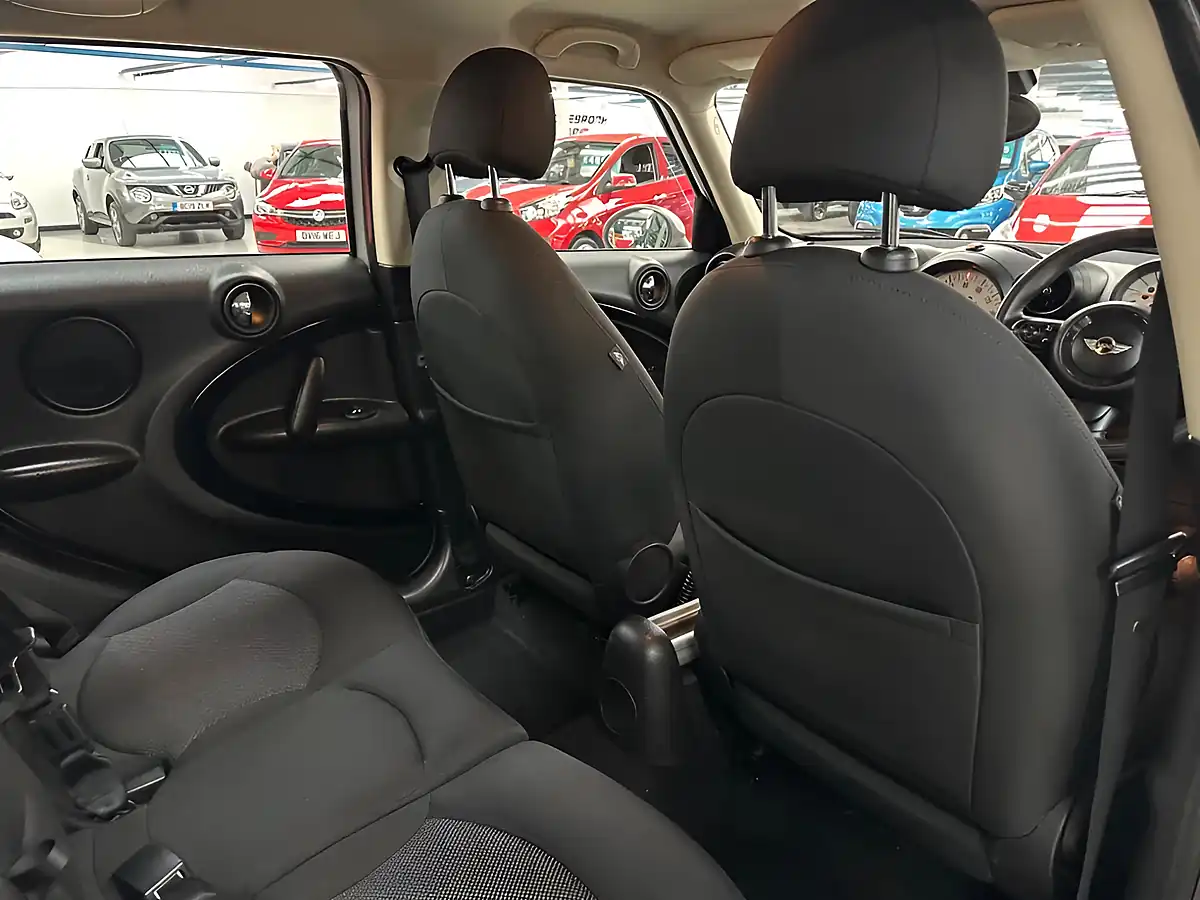 Used 2013 MINI Countryman One Crystal Silver - Interior and Exterior details 13