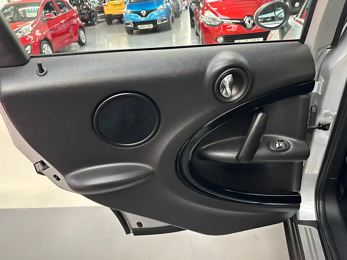 Used 2013 MINI Countryman One Crystal Silver - Interior and Exterior details 14