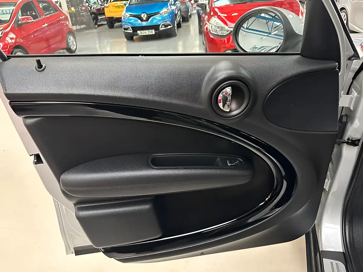 Used 2013 MINI Countryman One Crystal Silver - Interior and Exterior details 15