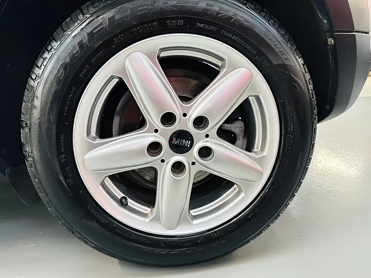 Used 2013 MINI Countryman One Crystal Silver - Interior and Exterior details 19