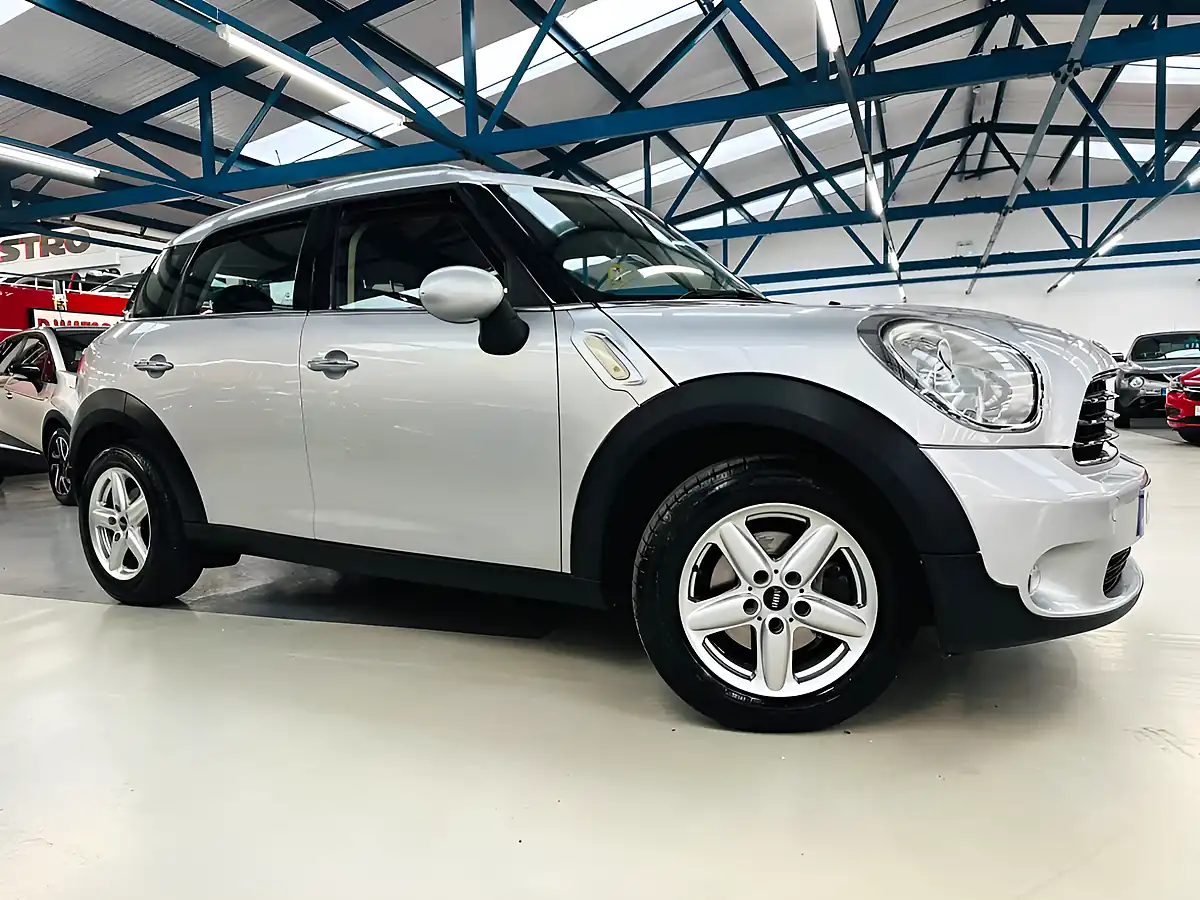 Used 2013 MINI Countryman One Crystal Silver - Interior and Exterior details 3
