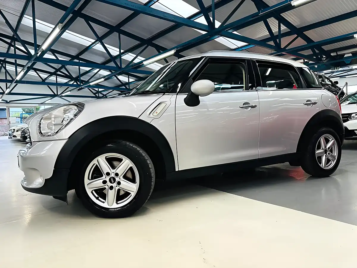 Used 2013 MINI Countryman One Crystal Silver - Interior and Exterior details 4
