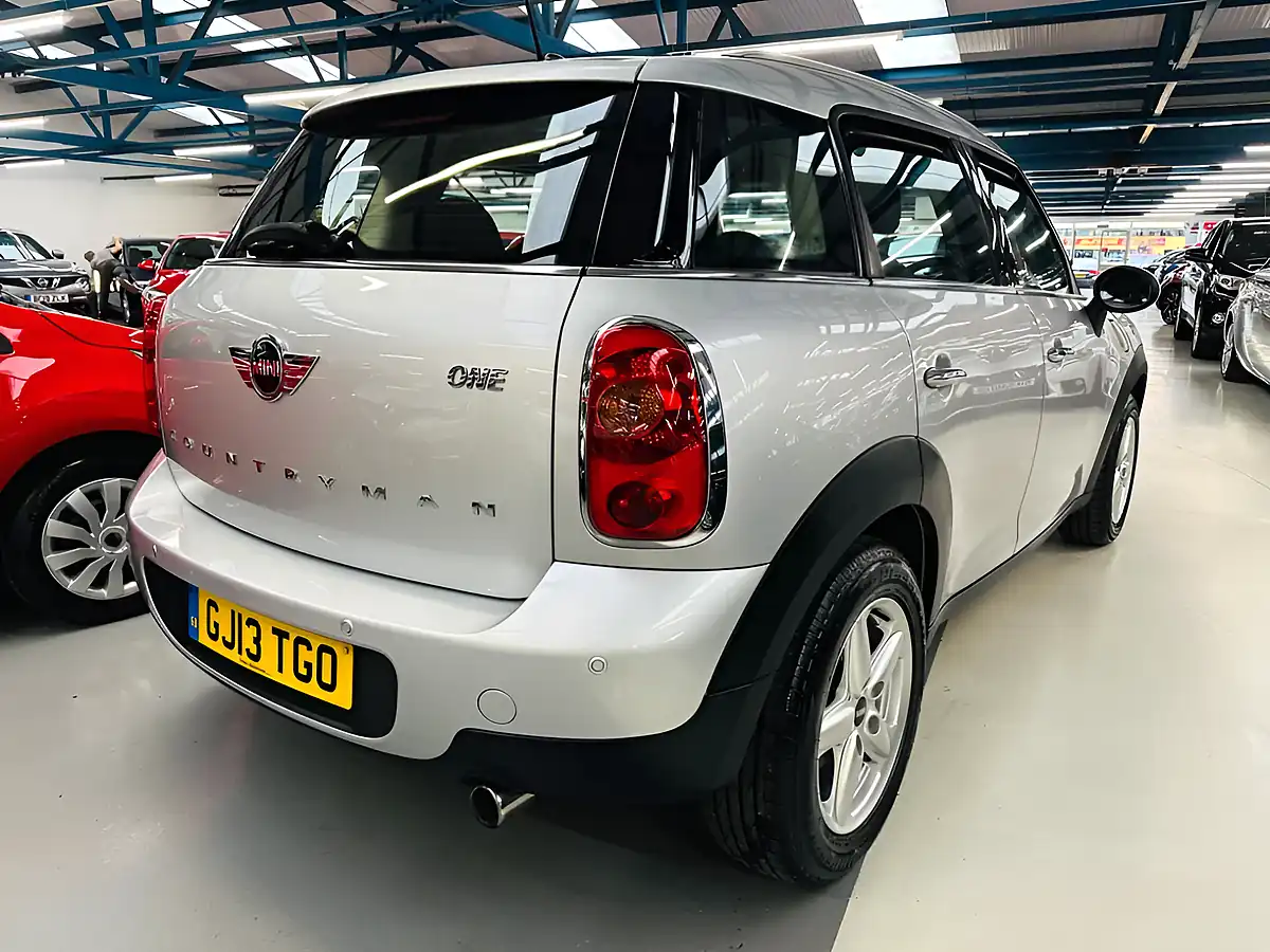 Used 2013 MINI Countryman One Crystal Silver - Interior and Exterior details 5