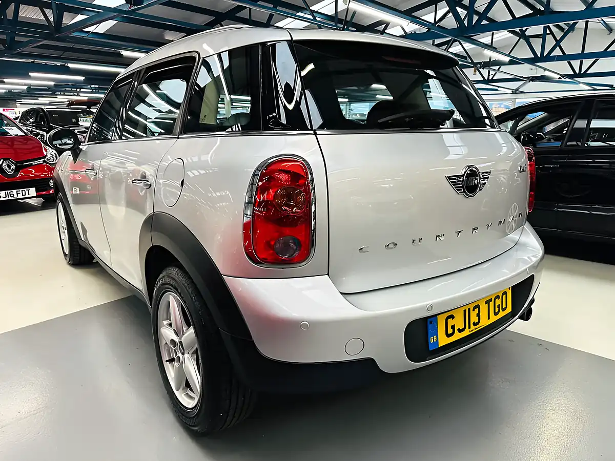 Used 2013 MINI Countryman One Crystal Silver - Interior and Exterior details 6