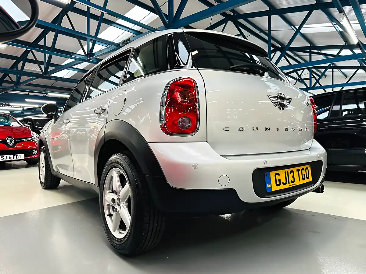 Used 2013 MINI Countryman One Crystal Silver - Interior and Exterior details 8