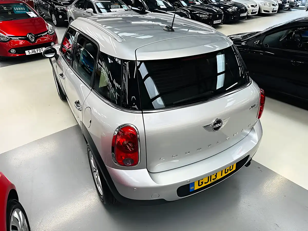 Used 2013 MINI Countryman One Crystal Silver - Interior and Exterior details 9