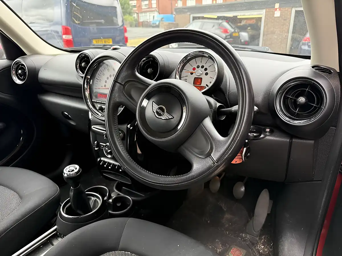 Used 2013 MINI Countryman One Red - Interior and Exterior details 10