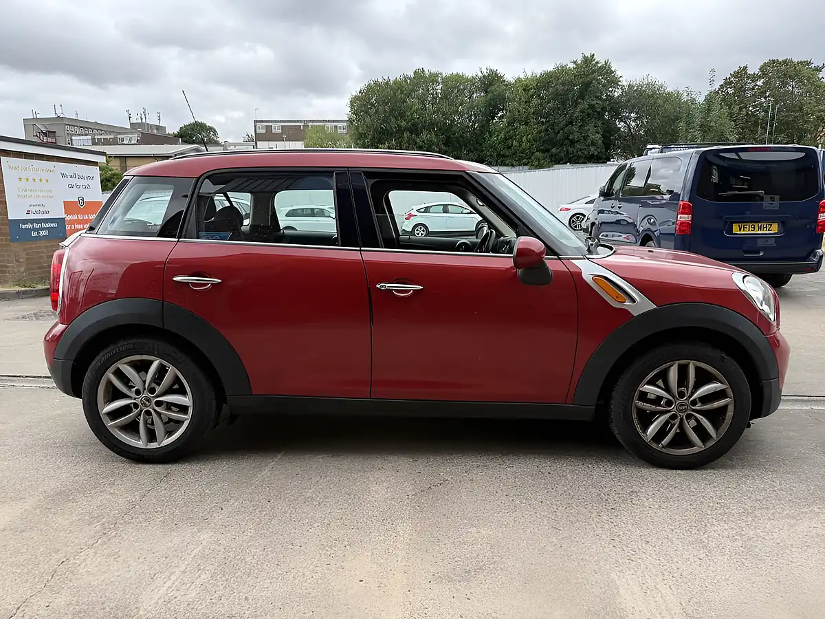 Used 2013 MINI Countryman One Red - Interior and Exterior details 8