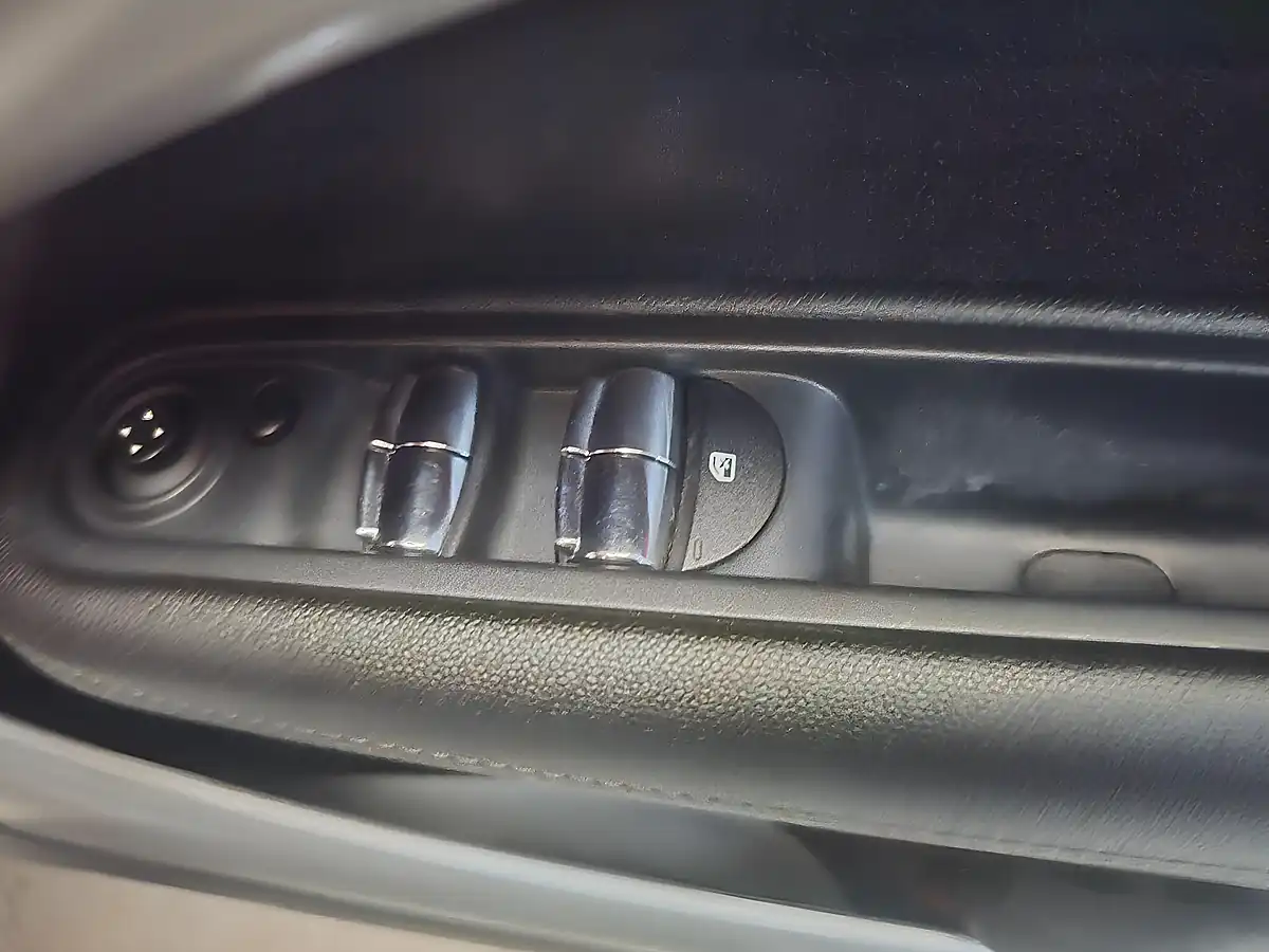 Used 2013 MINI Countryman One White - Interior and Exterior details 17