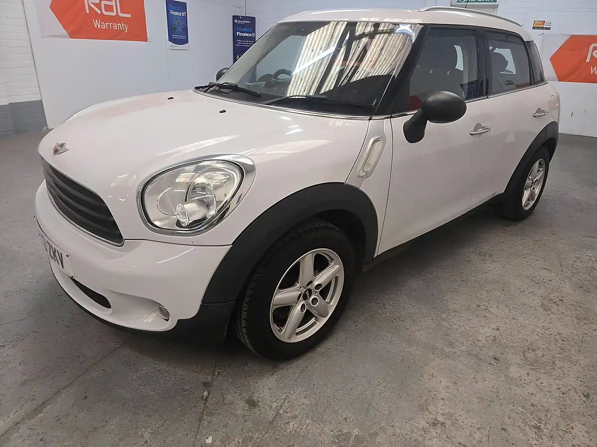 Used 2013 MINI Countryman One White - Interior and Exterior details 4