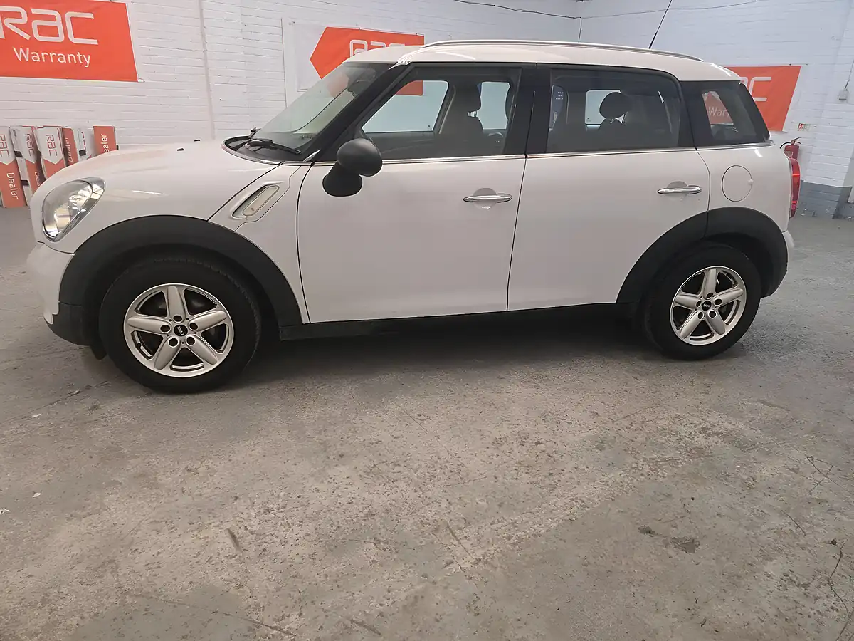 Used 2013 MINI Countryman One White - Interior and Exterior details 5