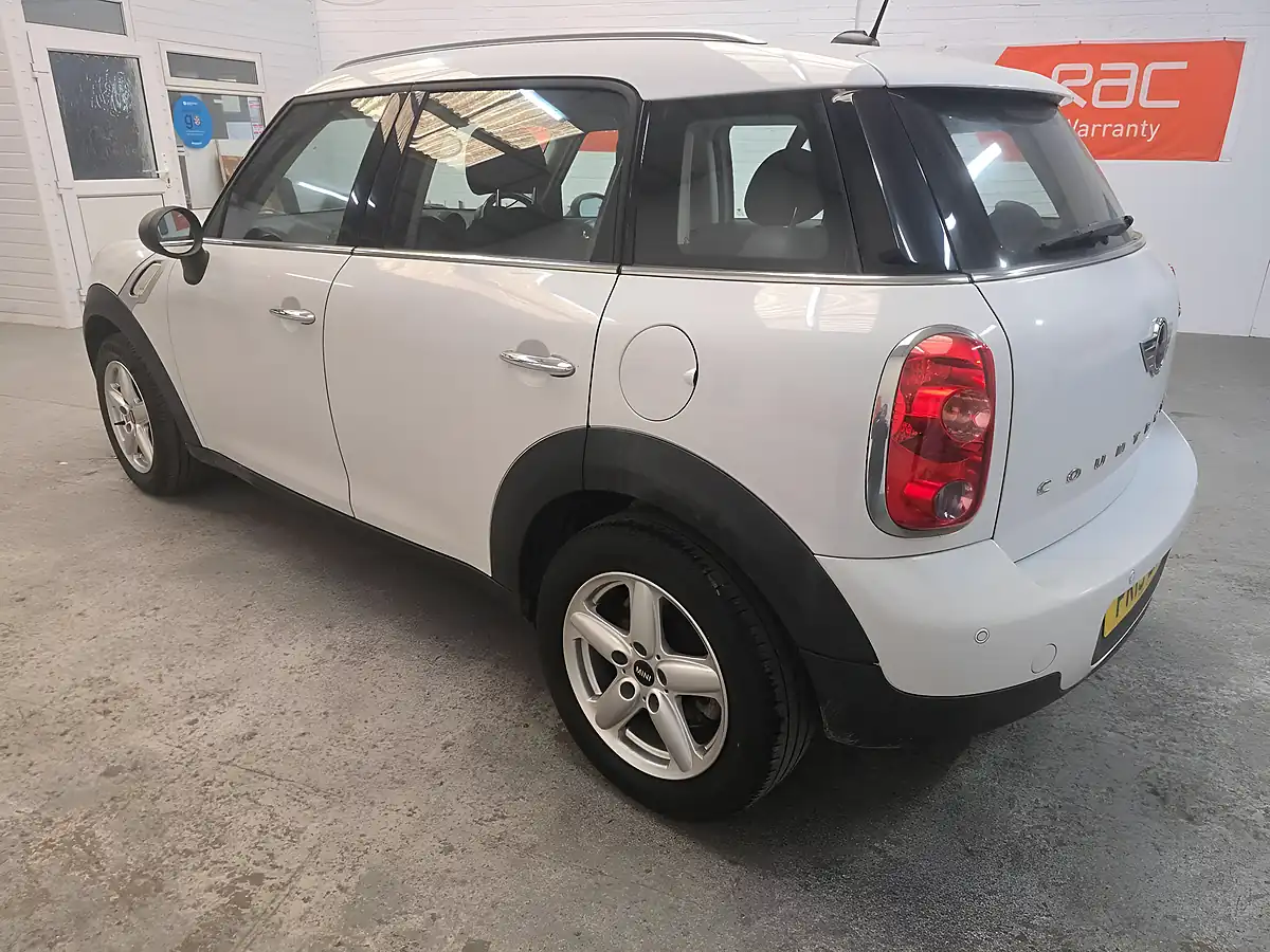 Used 2013 MINI Countryman One White - Interior and Exterior details 6