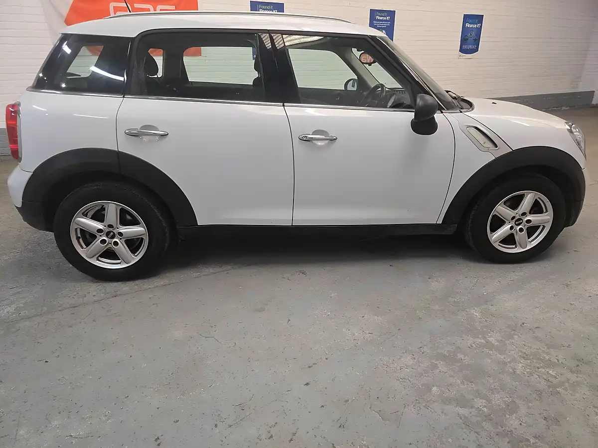 Used 2013 MINI Countryman One White - Interior and Exterior details 7