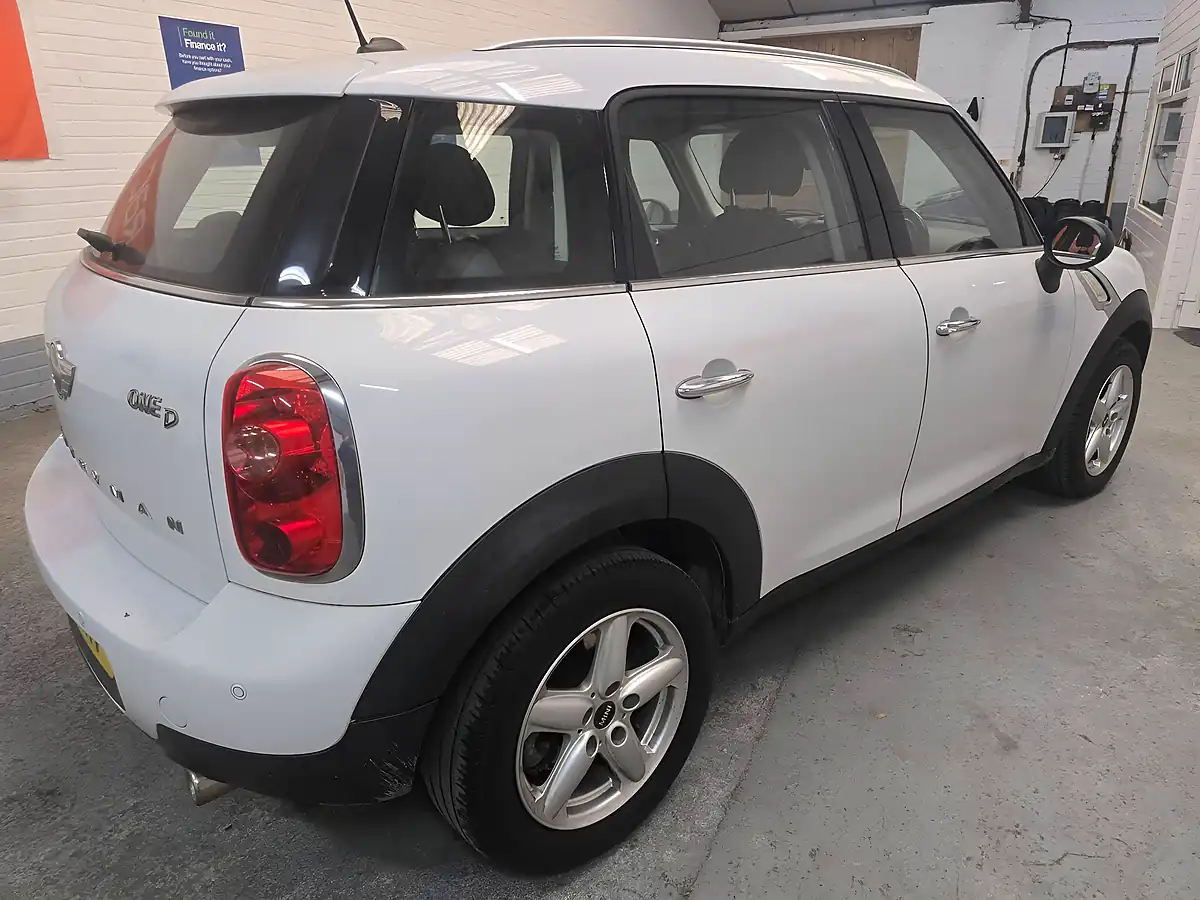 Used 2013 MINI Countryman One White - Interior and Exterior details 8