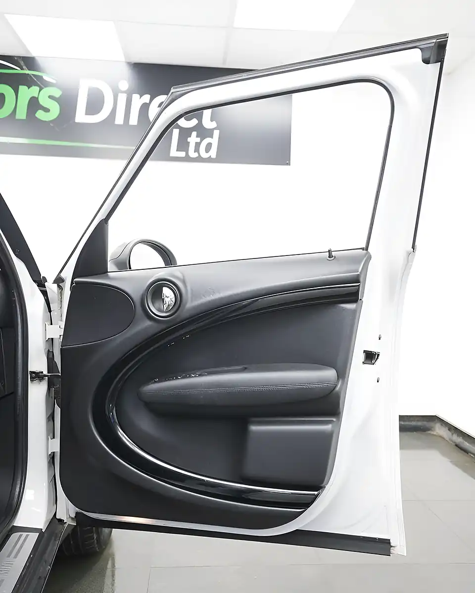Used 2013 MINI Countryman One White - Interior and Exterior details 13