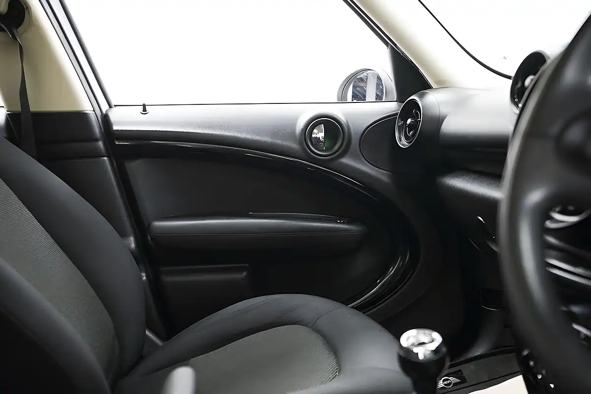 Used 2013 MINI Countryman One White - Interior and Exterior details 14
