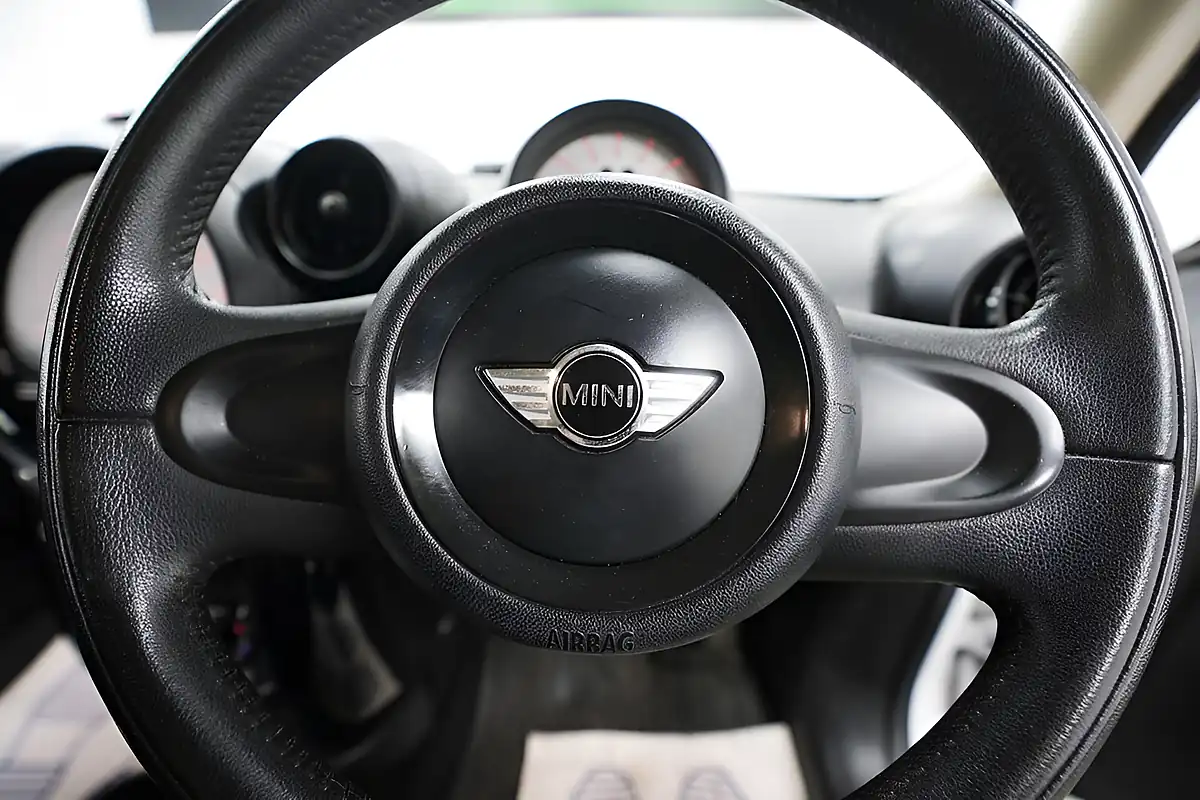 Used 2013 MINI Countryman One White - Interior and Exterior details 17