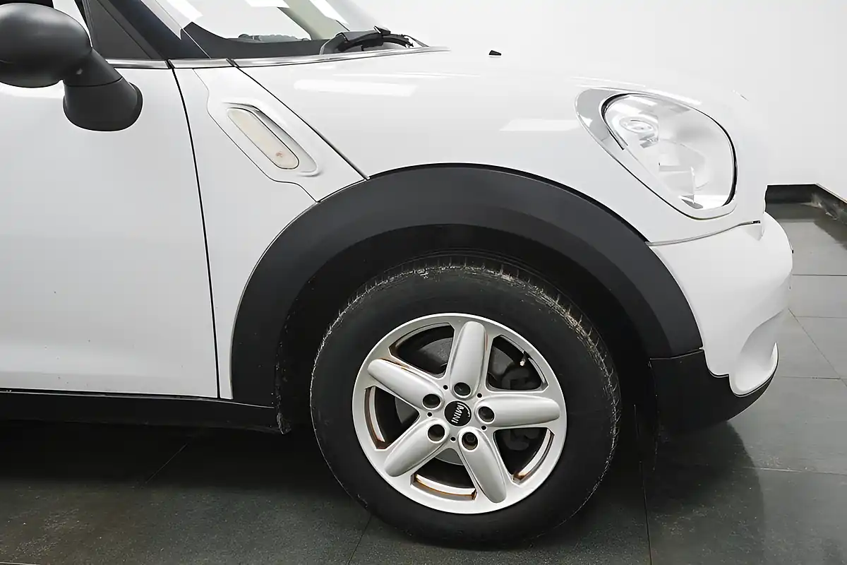 Used 2013 MINI Countryman One White - Interior and Exterior details 4