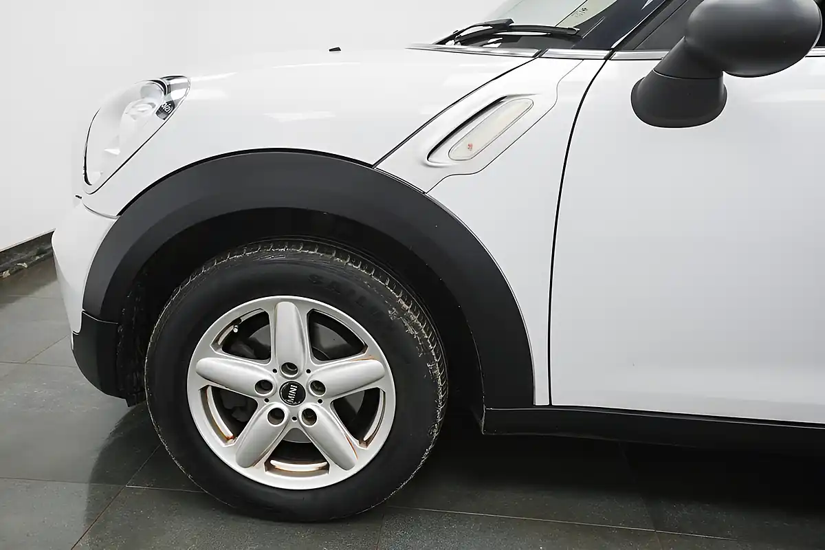 Used 2013 MINI Countryman One White - Interior and Exterior details 5