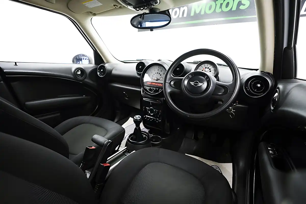 Used 2013 MINI Countryman One White - Interior and Exterior details 8