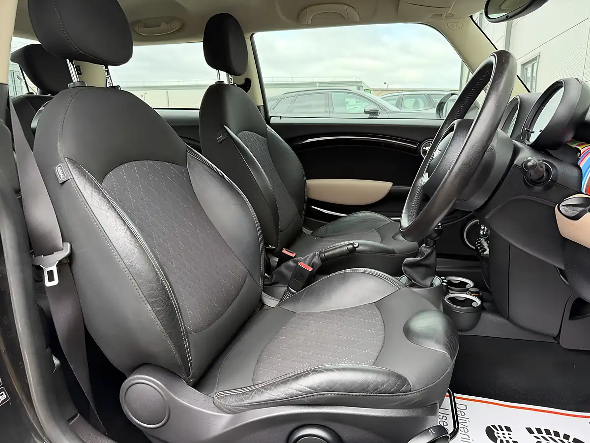 Used 2013 MINI Hatch Baker Street Midnight Black - Interior and Exterior details 16