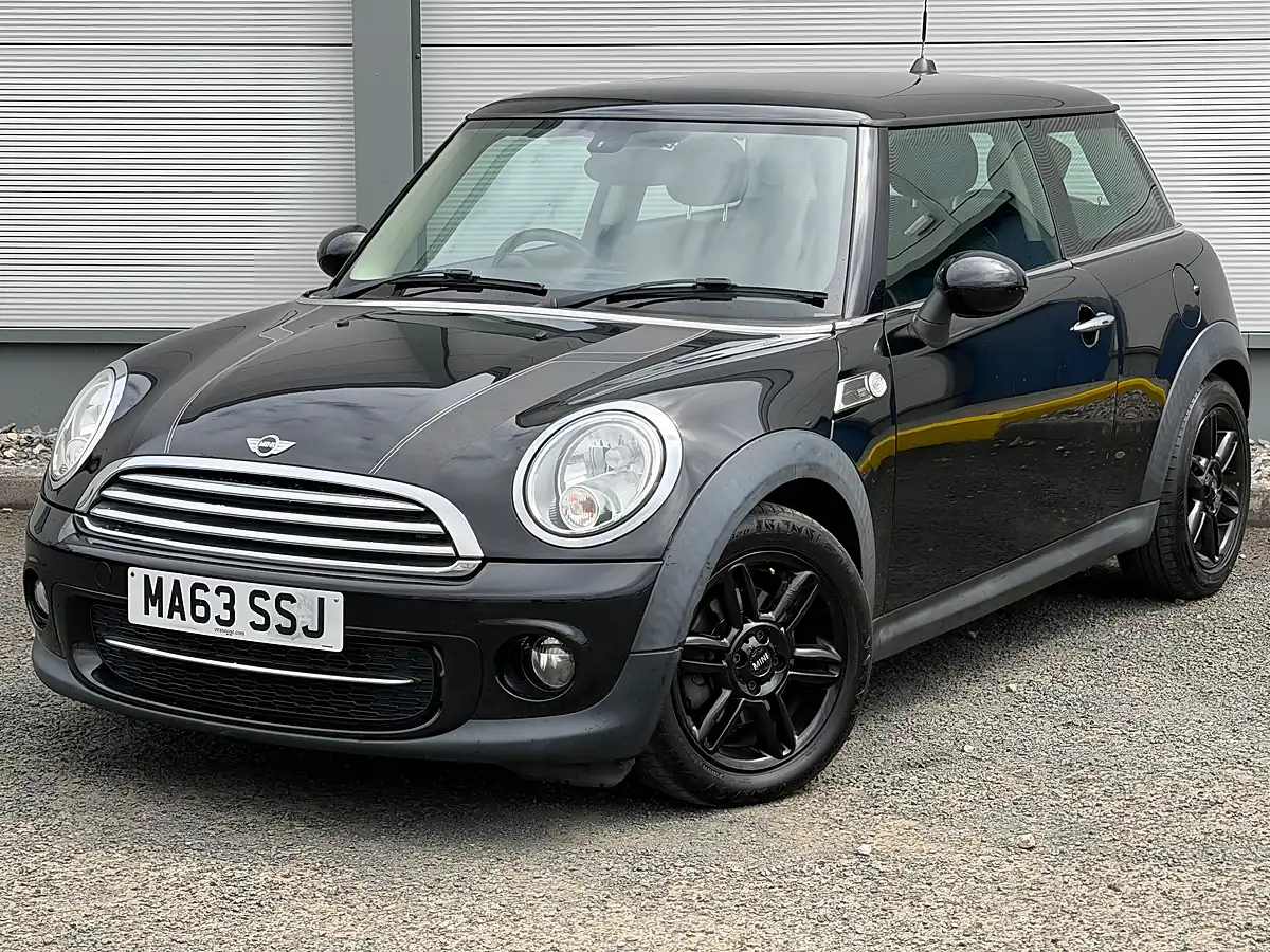 Used 2013 MINI Hatch Baker Street Midnight Black - Interior and Exterior details 2
