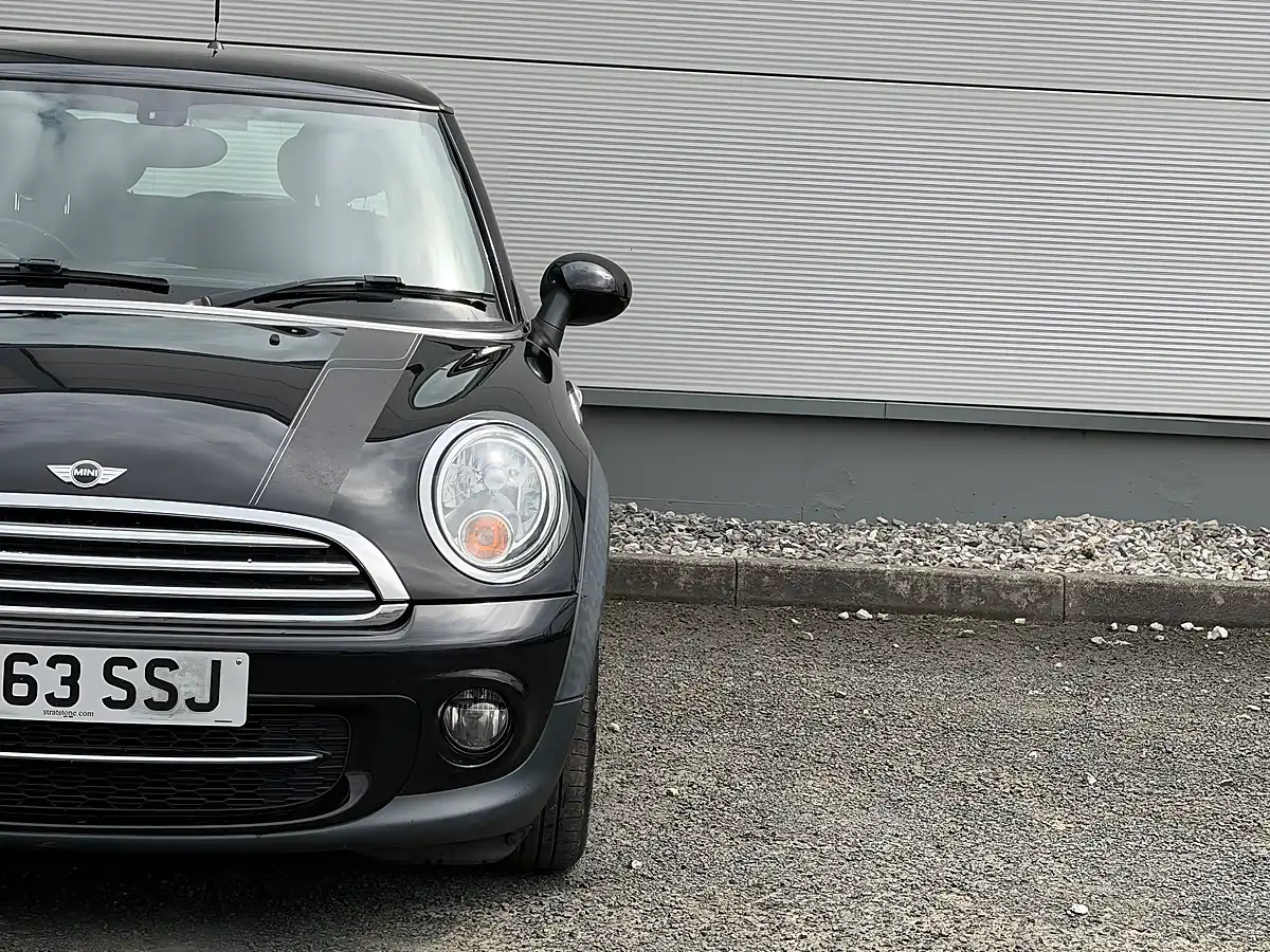 Used 2013 MINI Hatch Baker Street Midnight Black - Interior and Exterior details 4