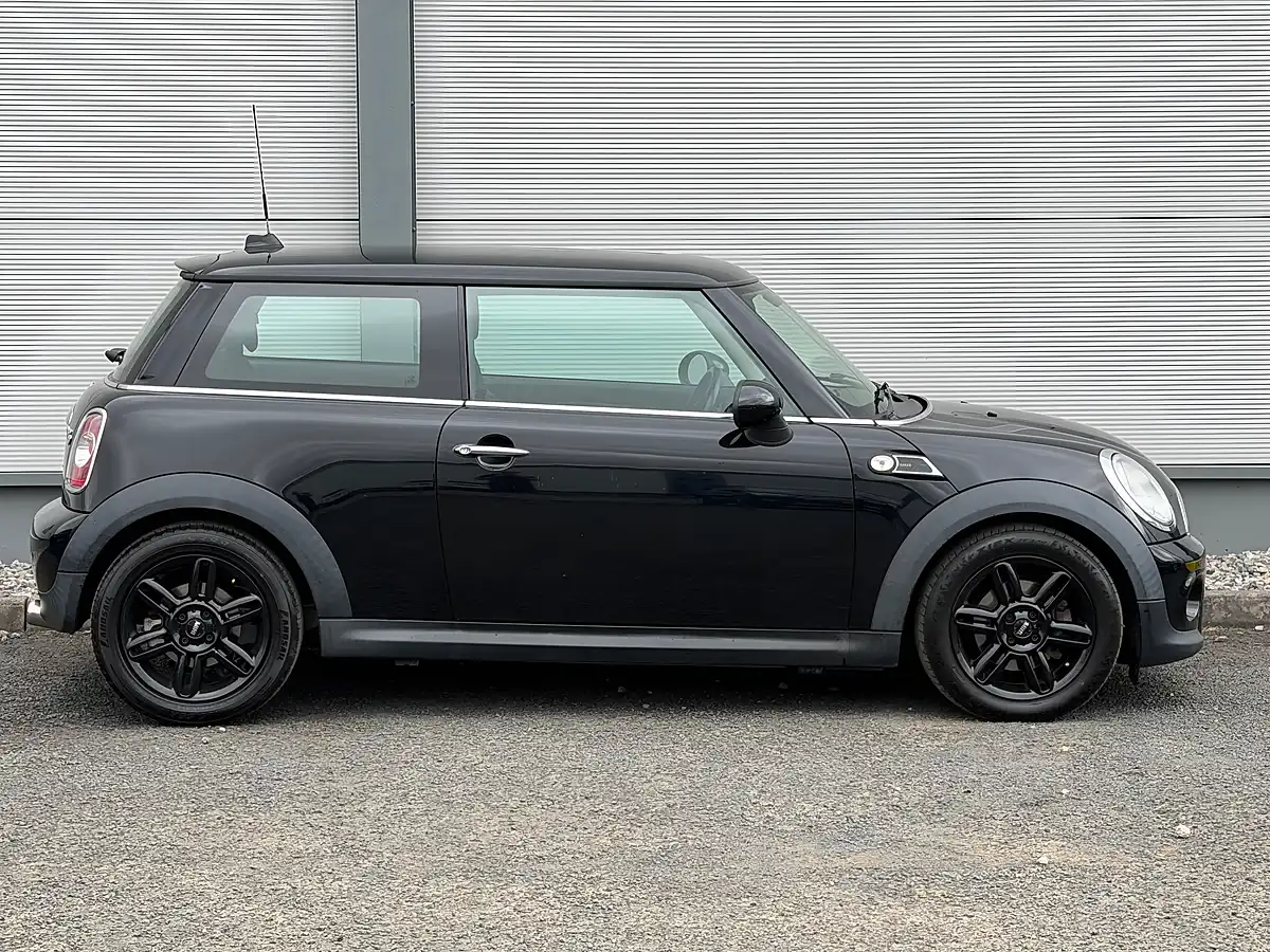 Used 2013 MINI Hatch Baker Street Midnight Black - Interior and Exterior details 9