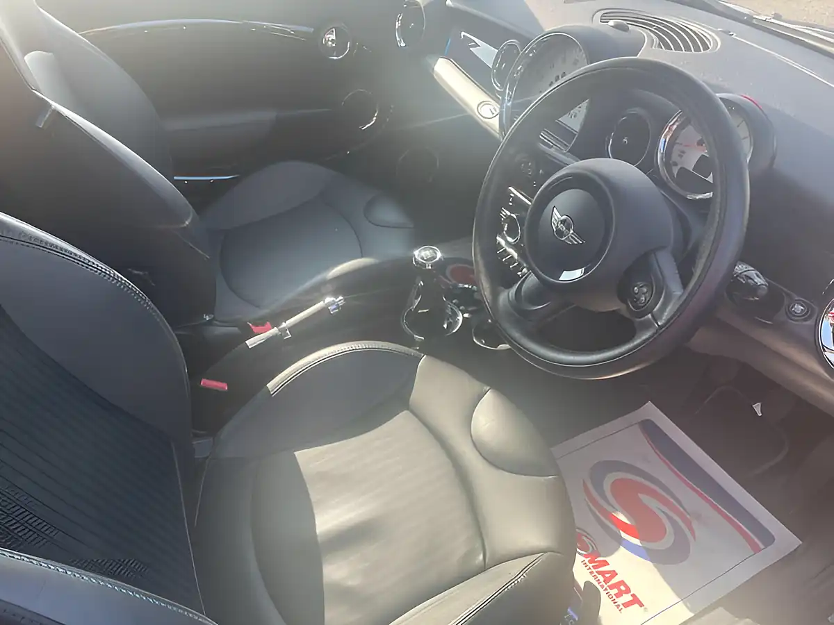 Used 2013 MINI Hatch Bayswater Black - Interior and Exterior details 12