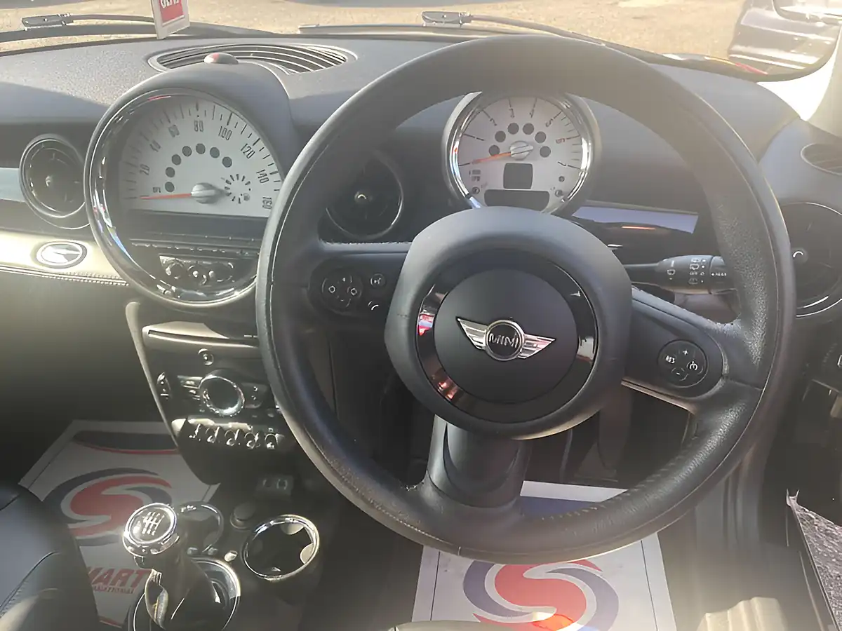 Used 2013 MINI Hatch Bayswater Black - Interior and Exterior details 14