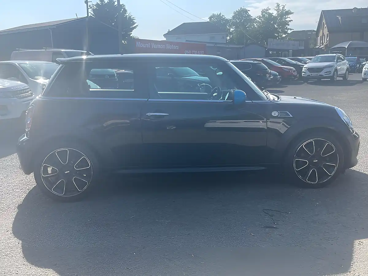 Used 2013 MINI Hatch Bayswater Black - Interior and Exterior details 9