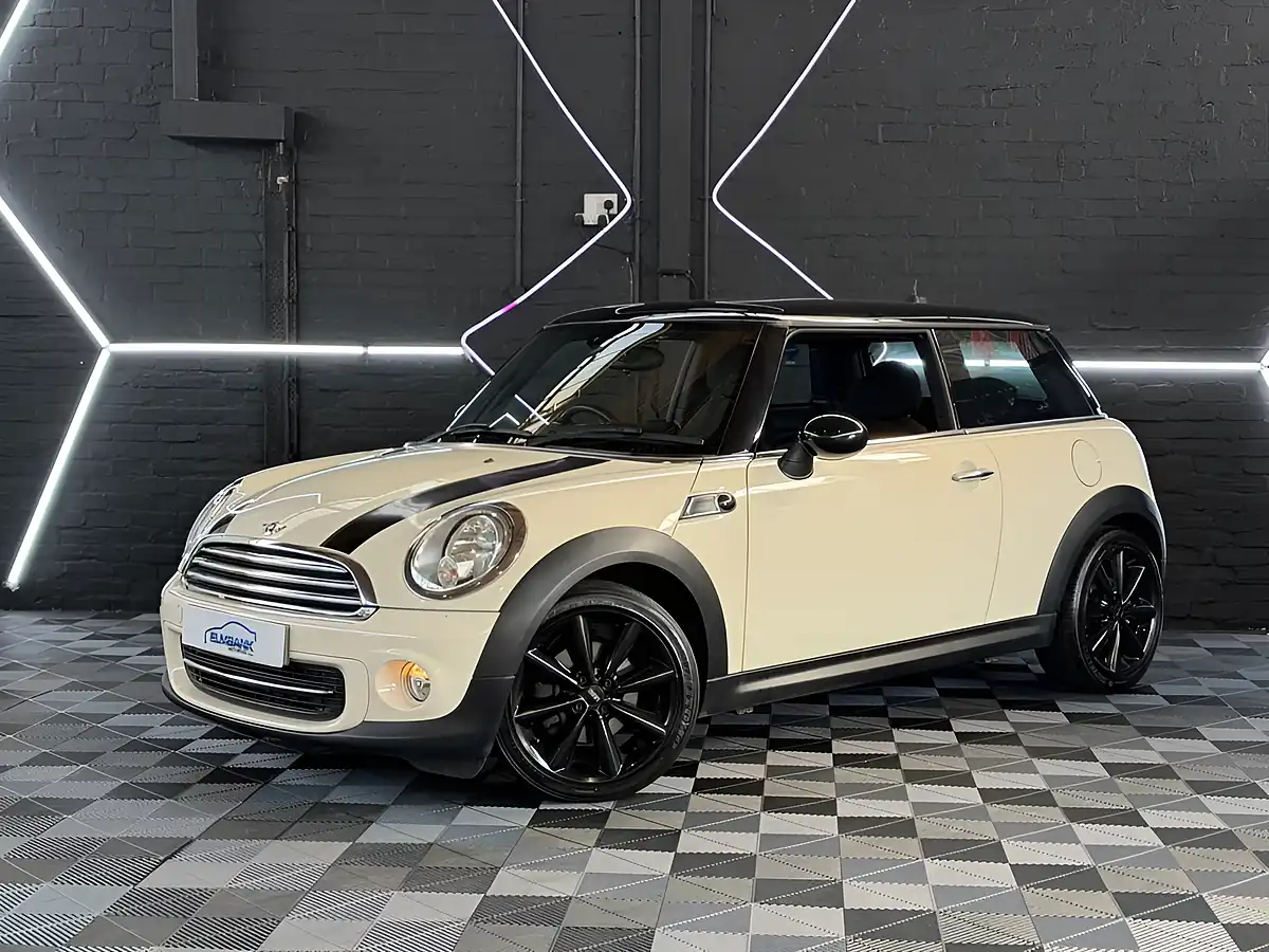Used 2013 MINI Hatch Cooper Baker Street White - Front View
