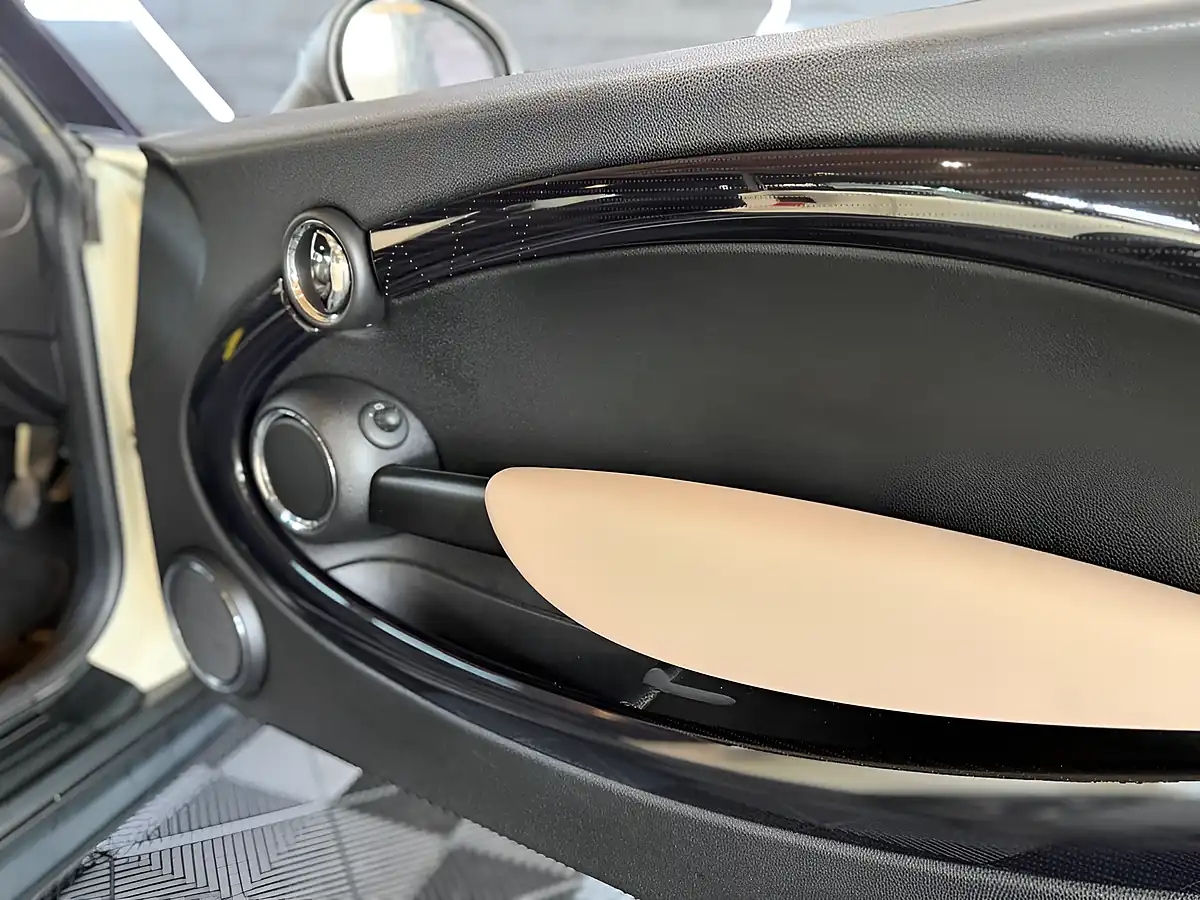 Used 2013 MINI Hatch Cooper Baker Street White - Interior and Exterior details 13