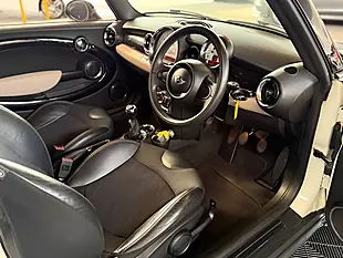 Used 2013 MINI Hatch Cooper Baker Street White - Interior and Exterior details 18