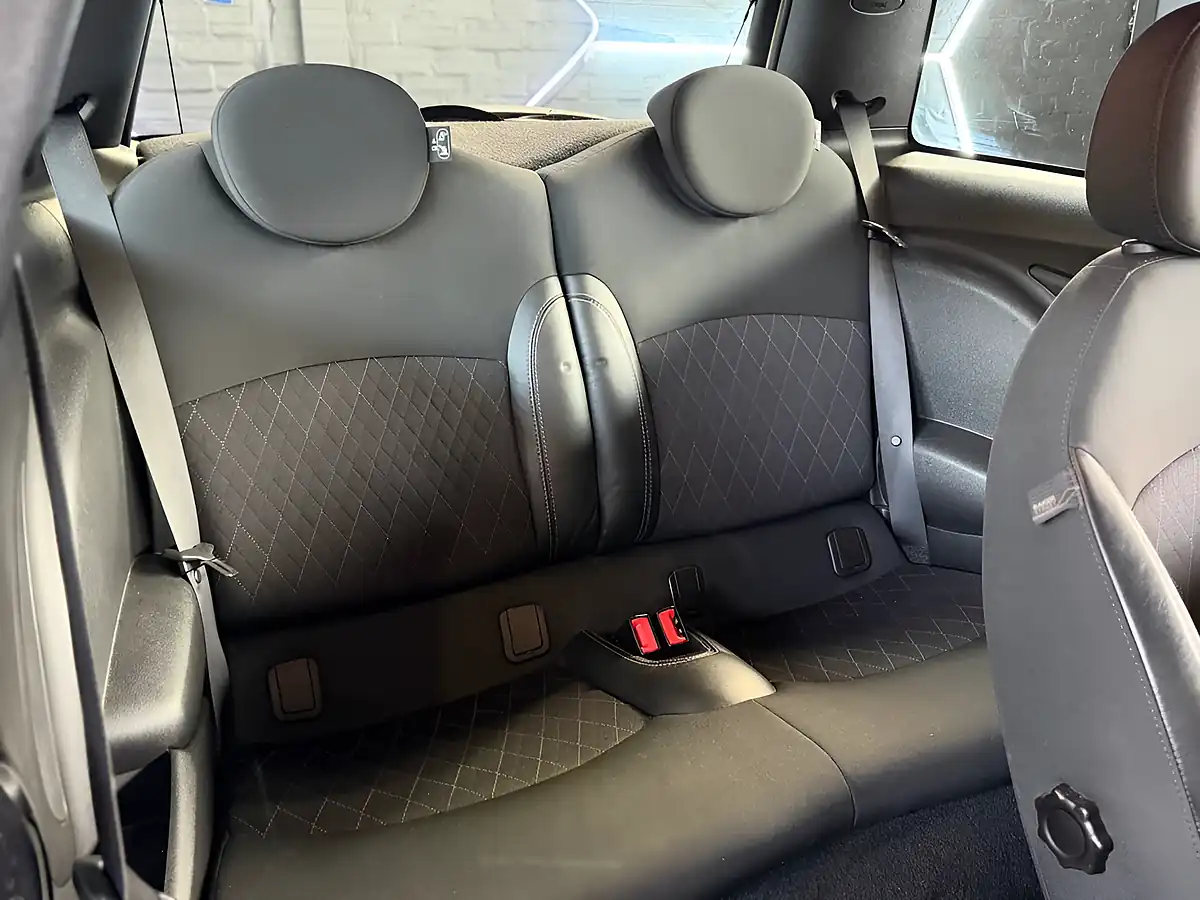 Used 2013 MINI Hatch Cooper Baker Street White - Interior and Exterior details 19