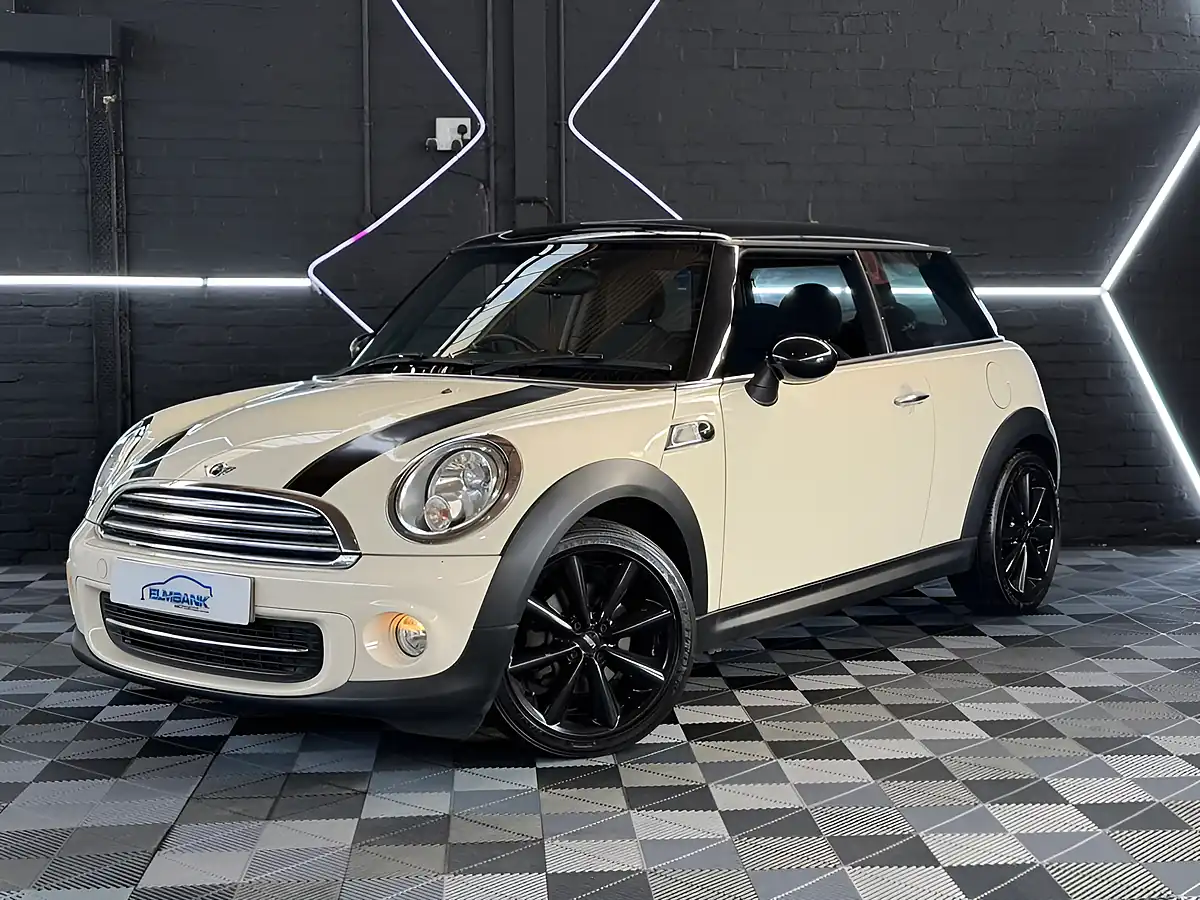 Used 2013 MINI Hatch Cooper Baker Street White - Interior and Exterior details 2