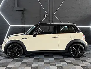 Used 2013 MINI Hatch Cooper Baker Street White - Interior and Exterior details 6
